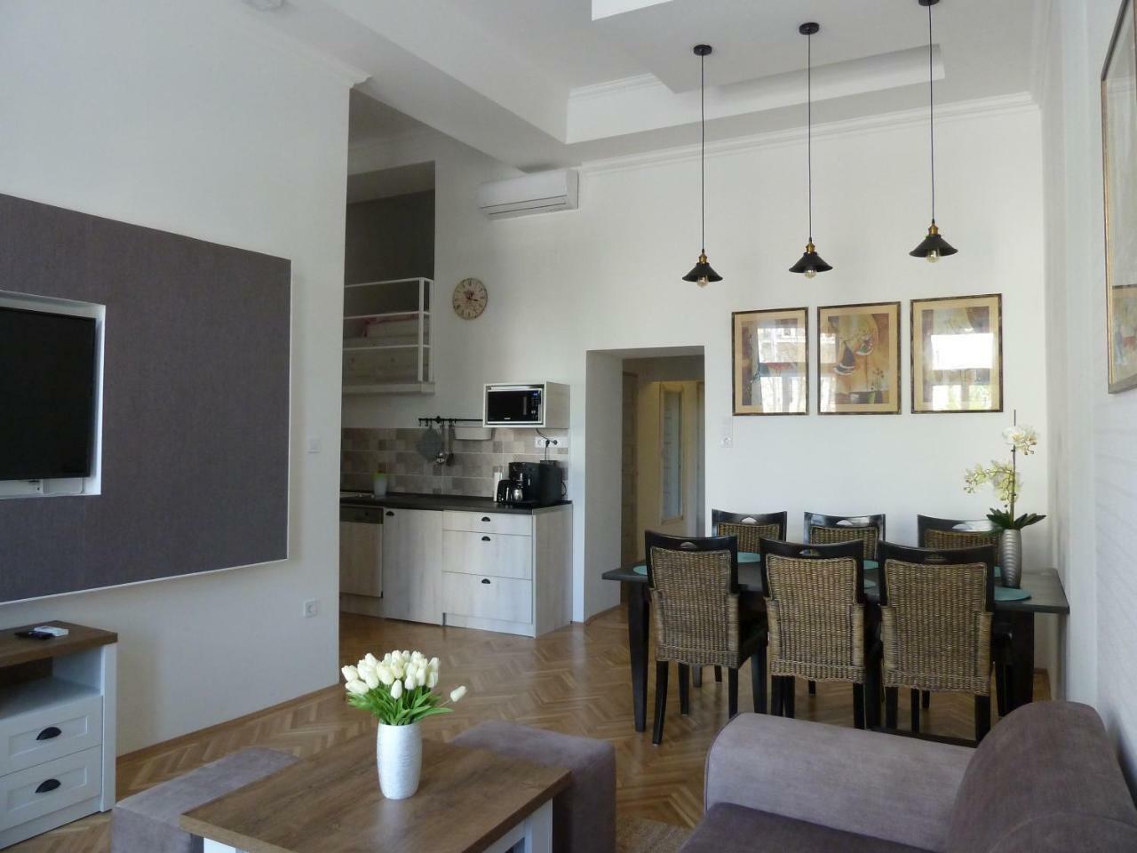Kossuth Apartmanok Debrecen Eksteriør bilde